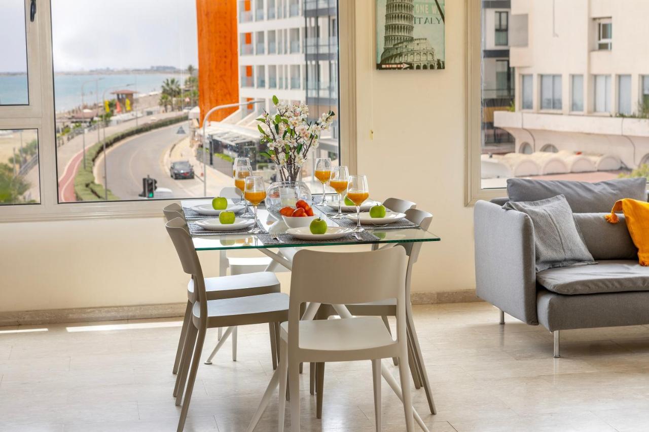 Mackenzie Beachfront Eftyhia Suite Larnaca Luaran gambar