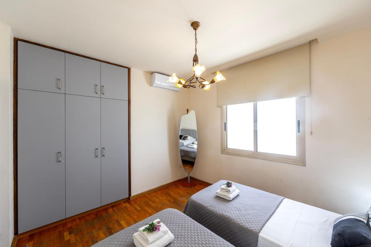 Mackenzie Beachfront Eftyhia Suite Larnaca Luaran gambar