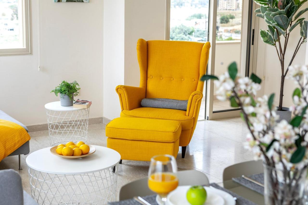 Mackenzie Beachfront Eftyhia Suite Larnaca Luaran gambar