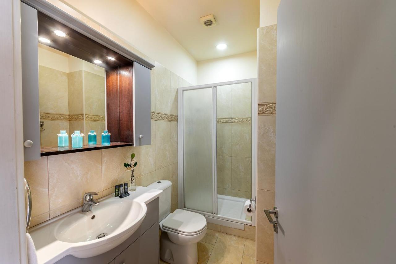 Mackenzie Beachfront Eftyhia Suite Larnaca Luaran gambar