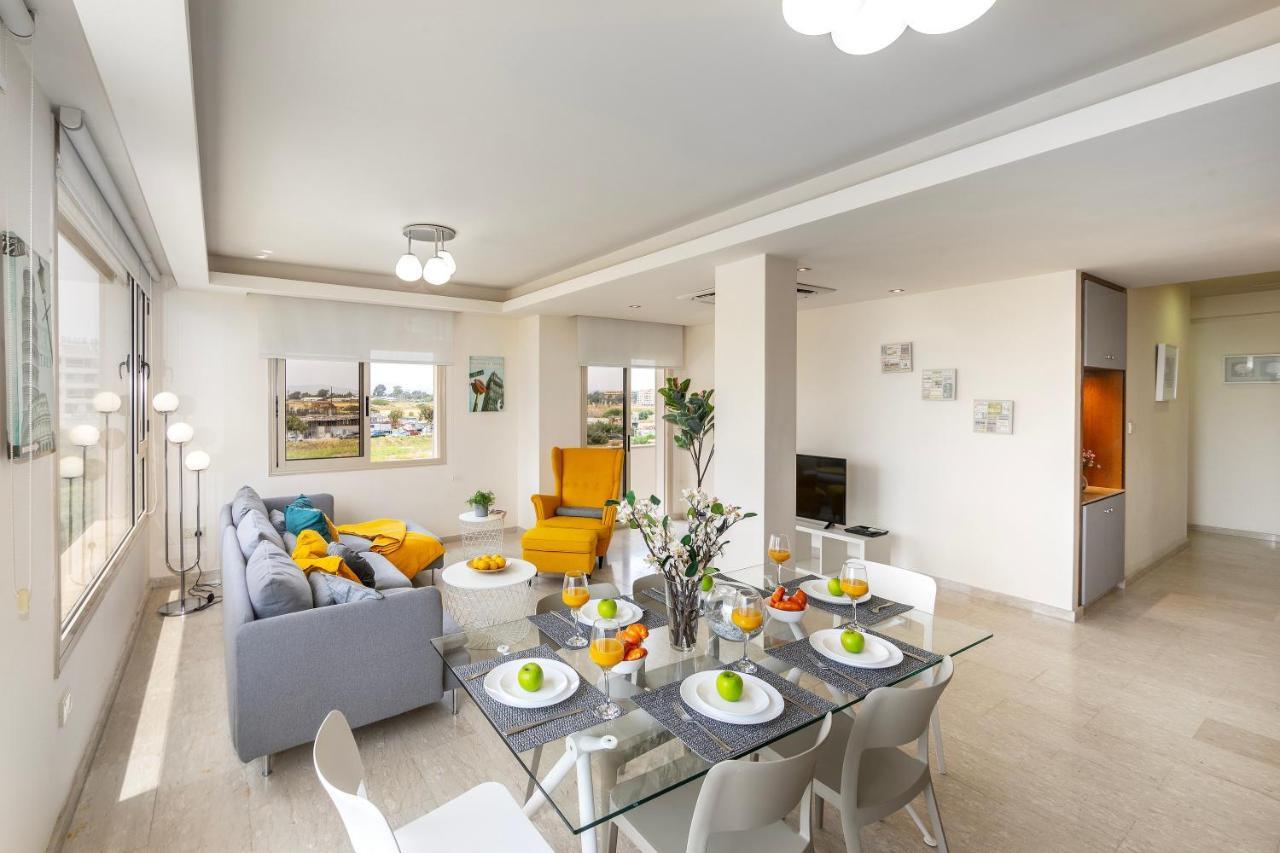 Mackenzie Beachfront Eftyhia Suite Larnaca Luaran gambar