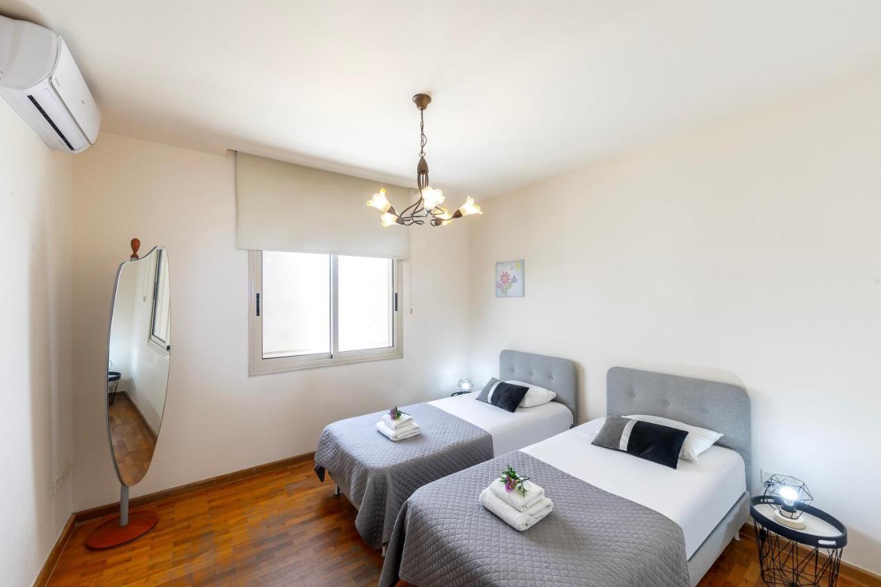 Mackenzie Beachfront Eftyhia Suite Larnaca Luaran gambar