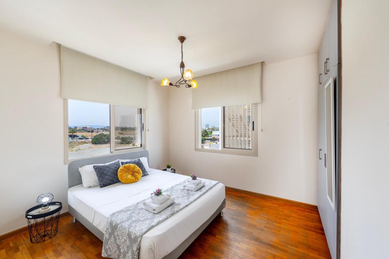 Mackenzie Beachfront Eftyhia Suite Larnaca Luaran gambar